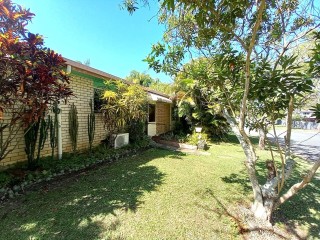 PRIVATE BAYSIDE HOME ONLY 1.5KM FROM CLONTARF BEACH!