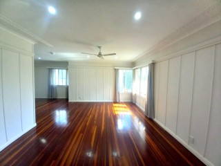 SPACIOUS HOME IN COORPAROO SUBURBS !