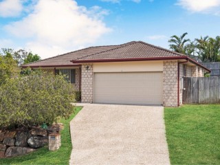 LARGE HOME IN PRIME CARINDALE LOCATION !