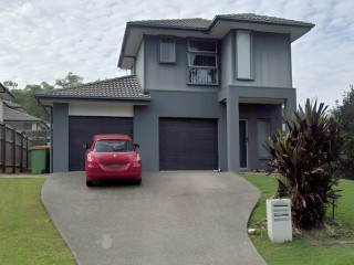 MODERN 4-BED TOWNHOUSE